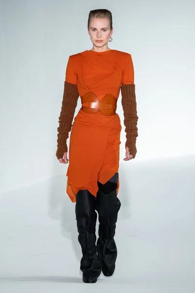 Look 11